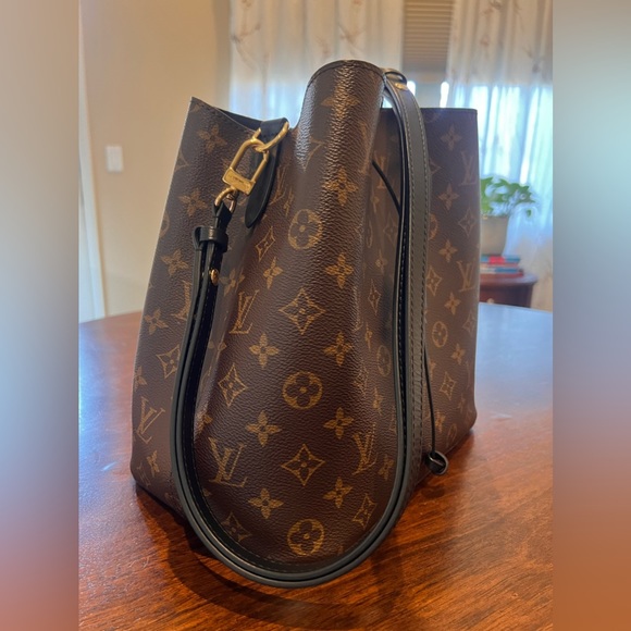 LouisVuitton Noe 100% Autentic, Rarely use.Its a steal! - Picture 10 of 12